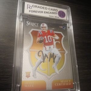 Select 2021 Signed Football Rookie Card #10 - Graded Gem Mint 10